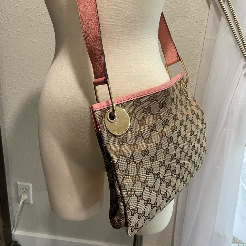 Authentic Gucci medium crossbody bag - Picture 2 of 14
